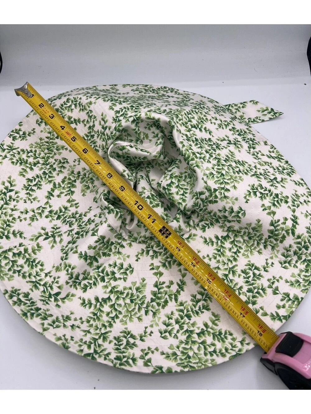 Beautiful Macy's Flower Show Gardening Hat One Size With Hat Ribbons
